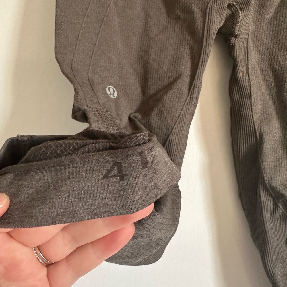 Lululemon Athletica Gray In the Flow Crop II Seamless Athletic Leggings size 4 - Picture 14 of 14